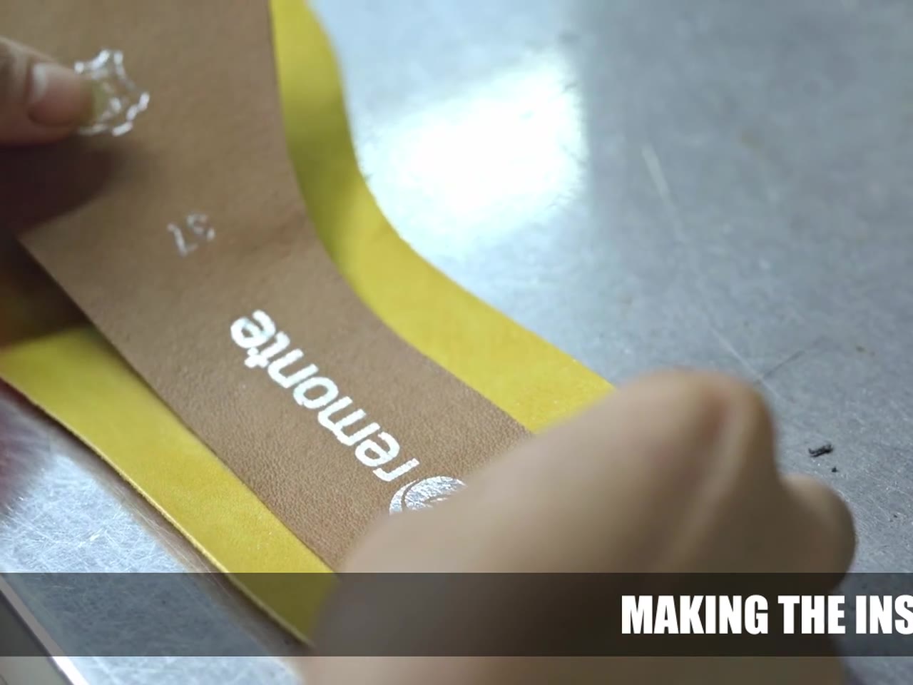 feature-removable-insole-mechanism-video-poster.jpg